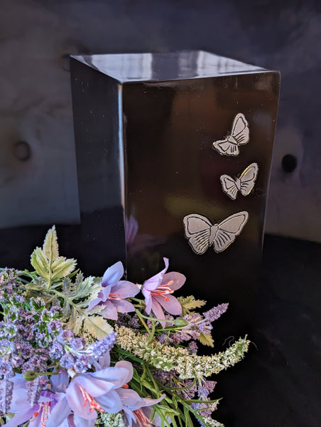 URNE RECTANGULAIRE AVEC PAPILLONS