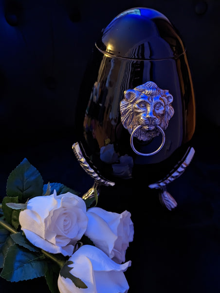 Urne sur base avec tête de lion